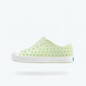 Native Size 13C Kids Water Shoes in Light Green and White